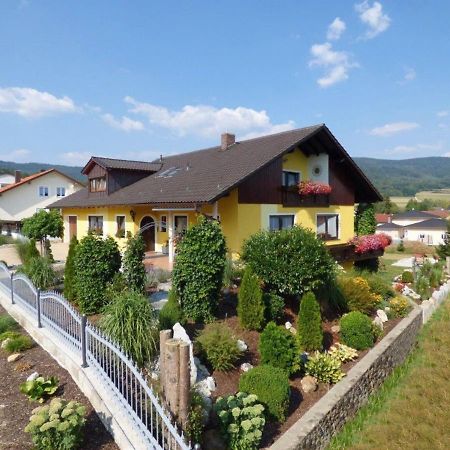 Scenic Apartment With Balcony Garden Deckchairs Barbecue Gleißenberg 外观 照片