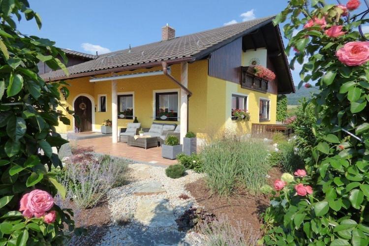 Scenic Apartment With Balcony Garden Deckchairs Barbecue Gleißenberg 外观 照片